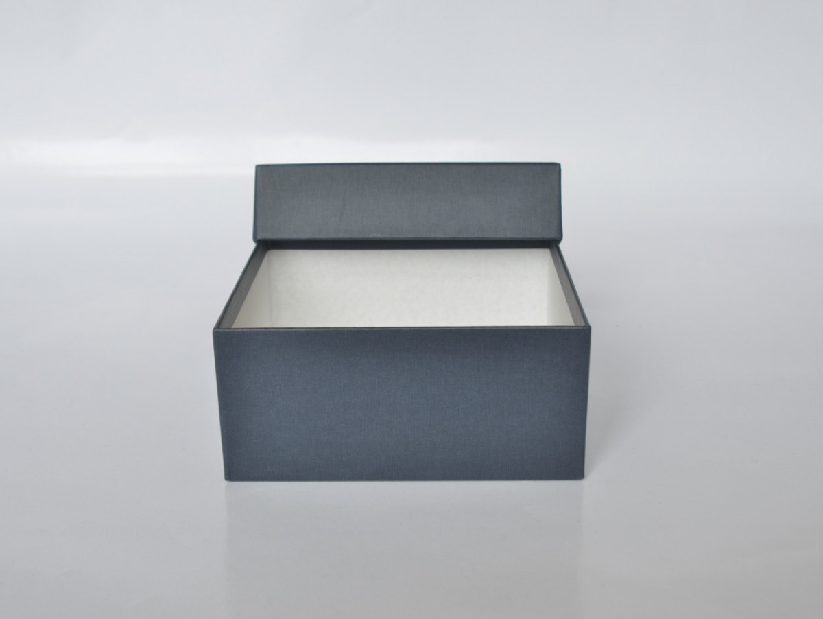 THEONA, blue