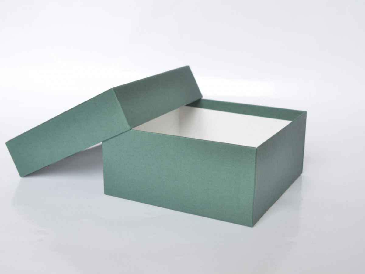 THEONA, green